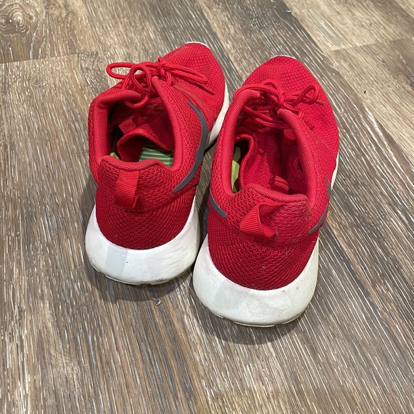 Nike Roshe - Picture 2 of 4